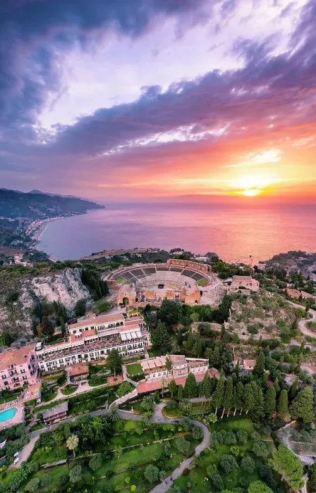 Framed Print : Taormina, Sicily. Aerial view of the Greek theater with the sun rising on the sea in