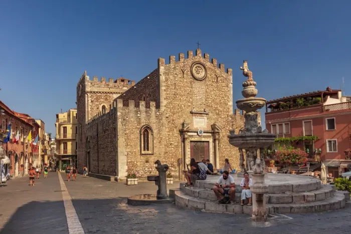 Framed Print : Taormina, Sicily. people sitting on the fountain near the Cathedral