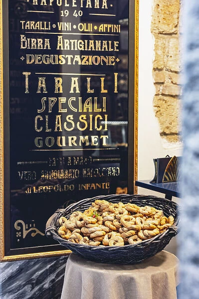 Taralli pepe e sugna, traditional from Naples