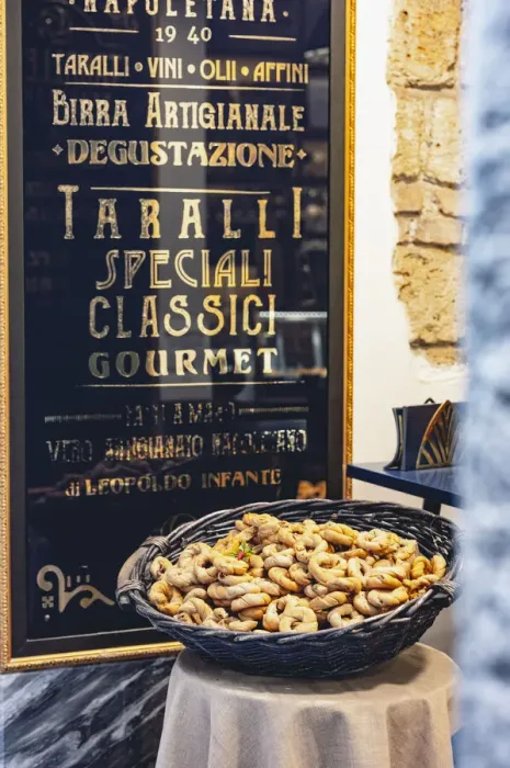 Framed Print : Taralli pepe e sugna, traditional from Naples Framed Print : Taralli pepe e sugna, traditional from Naples