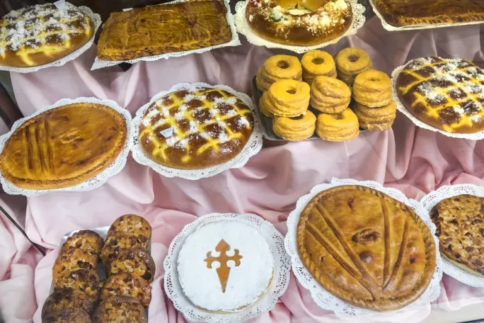 Framed Print : Tarta de Santiago or almond cakes with cross of St. James & cakes, Santiago de Compestela