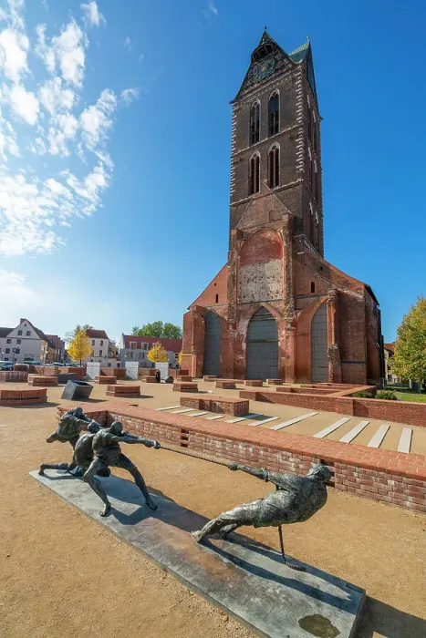 Framed Print : Tauziehen sculpture in front of St. Marienkirche, Wismar, UNESCO, Nordwestmecklenburg, Mecklenburg-Western Pomerania, Germany Framed Print : Tauziehen sculpture in front of St. Marienkirche, Wismar, UNESCO, Nordwestmecklenburg, Mecklenburg-Western Pomerania, Germany