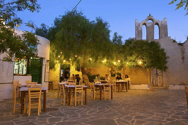 Tavern in Chora, Folegandros, Cyclades, Greece