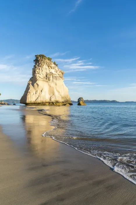 Framed Print : Te Hoho rock at Cathedral Cove. Hahei, Waikato region, North Island, New Zealand