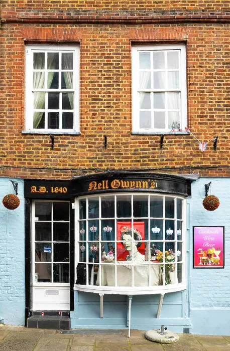 Framed Print : A tearoom on Church Street in Windsor, Berkshire, England Framed Print : A tearoom on Church Street in Windsor, Berkshire, England