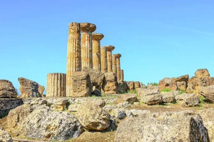 Framed Print : Temple of Heracles, Valley of Temples, Agrigento, Sicily, Italy Framed Print : Temple of Heracles, Valley of Temples, Agrigento, Sicily, Italy