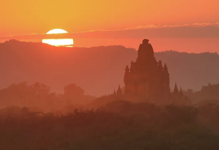 Framed Print : Temple at sunset, Bagan (UNESCO World Heritage Site), Mandalay region, Myanmar (Burma), Asia Framed Print : Temple at sunset, Bagan (UNESCO World Heritage Site), Mandalay region, Myanmar (Burma), Asia