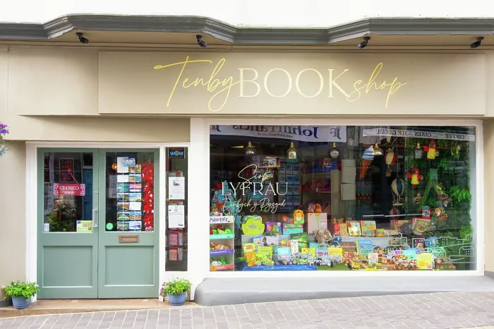 Framed Print : Tenby Bookshop, Tenby, Pembrokeshire, Wales Framed Print : Tenby Bookshop, Tenby, Pembrokeshire, Wales