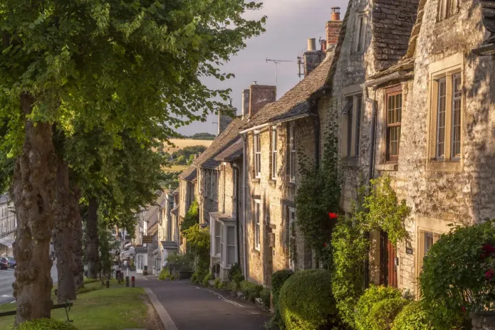 Framed Print : Terraced cottages along The Hill in the Cotswolds town of Burford, Oxfordshire, England Framed Print : Terraced cottages along The Hill in the Cotswolds town of Burford, Oxfordshire, England