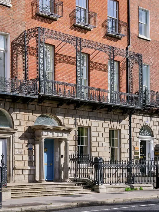 Framed Print : Terraced House at Merrion Square, Dublin, Ireland Framed Print : Terraced House at Merrion Square, Dublin, Ireland