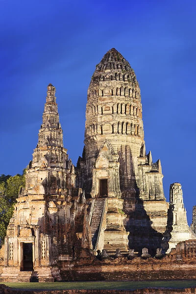 Thailand, Ayutthaya, Wat Chai Watthanaram at dusk