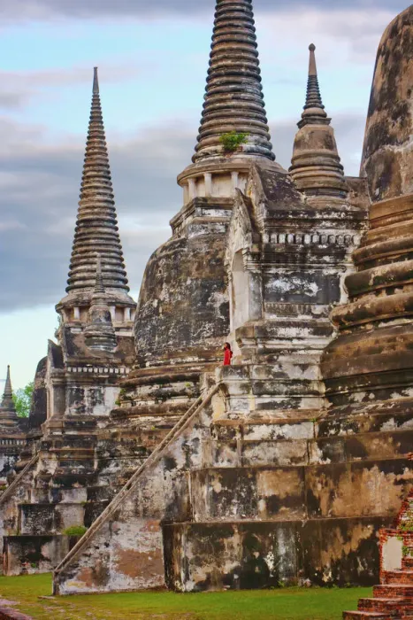 Framed Print : Thailand, Ayutthaya, Wat Phra Si Sanphet, Girl on steps MR Framed Print : Thailand, Ayutthaya, Wat Phra Si Sanphet, Girl on steps MR