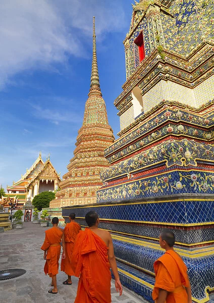 Thailand, bangkok, Monks walking through Wat Pho