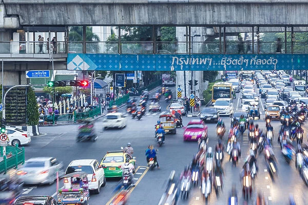 Thailand, Bangkok, Siam Square Area, traffic on Ratchaprarop Road, dusk