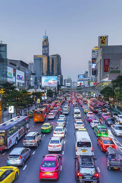 Thailand, Bangkok, Siam Square Area, traffic on Ratchaprarop Road, dusk
