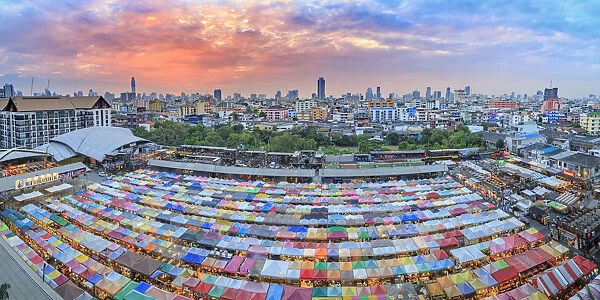 Thailand, Bangkok, Talad Rod Fad Ratchada (Train night market)