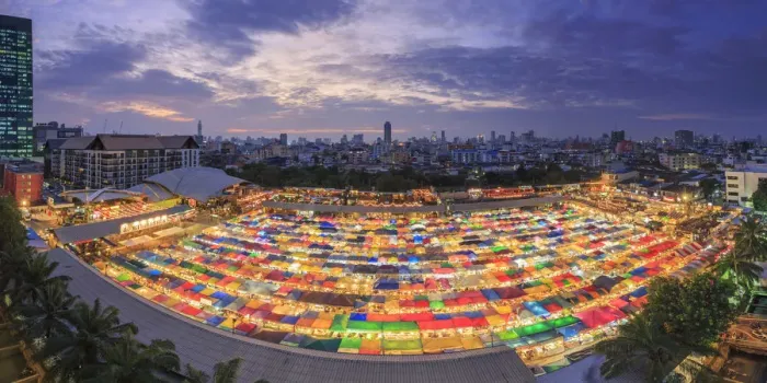 Framed Print : Thailand, Bangkok, Talad Rod Fad Ratchada (Train night market) Framed Print : Thailand, Bangkok, Talad Rod Fad Ratchada (Train night market)