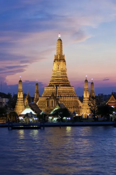 Framed Print : Thailand, Bangkok, Wat Arun, Temple Of The Dawn & Chao Phraya River illuminated at sunset