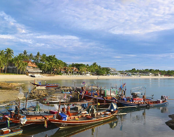 Thailand, Ko Samui, Chaweng beach, Longtail boats moored