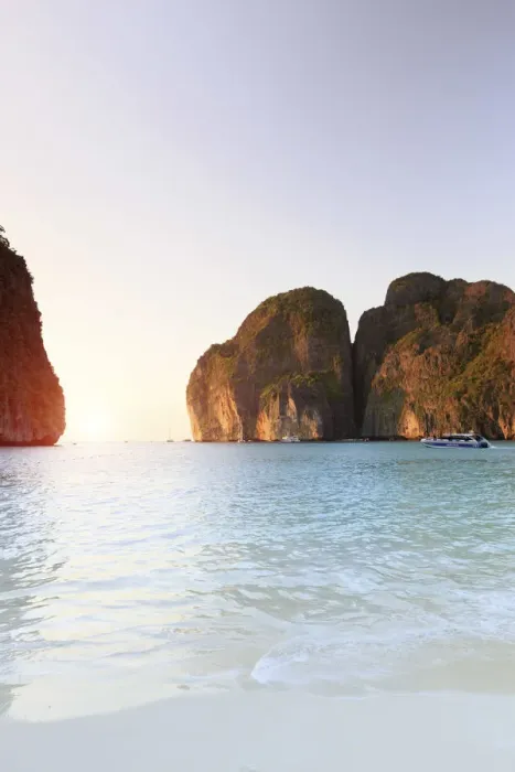 Framed Print : Thailand, Krabi Province, Ko Phi Phi Lee Island, Maya Bay, Ao Maya Framed Print : Thailand, Krabi Province, Ko Phi Phi Lee Island, Maya Bay, Ao Maya