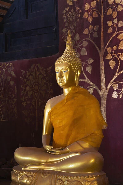 Thailand, Lampang, Wat Phrathat Lampang Luang, golden buddha