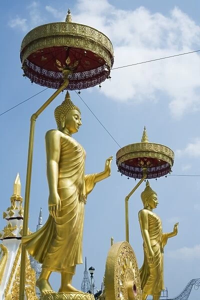 Thailand, Nakhon Phanom, Nakhon Phanom. Buddha statues at Wat Maha That