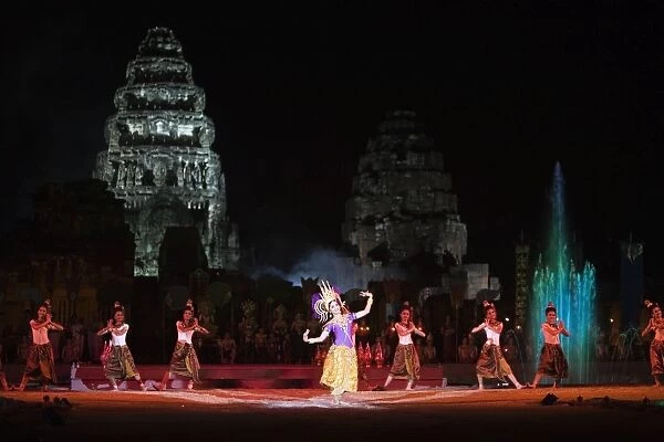 Thailand, Nakhon Ratchasima, Phimai. Sound and light show at the 12th century Prasat Phimai temple during the Phimai festival. Held in November, the Phimai Festival celebrates the culture and history of Phimai and it s