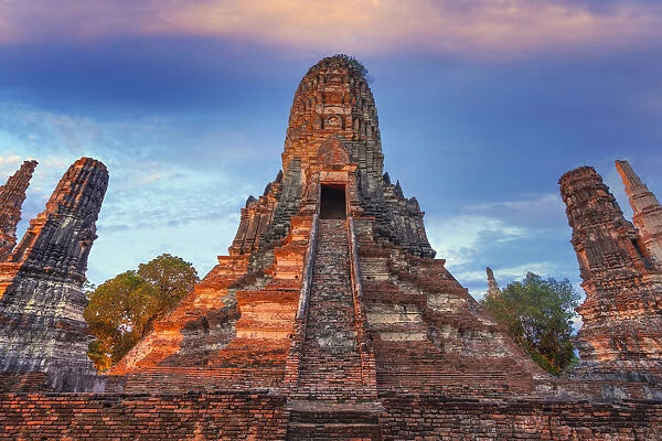 Thailand, Phra Nakhon Si Ayutthaya, Ayutthaya, Wat Chai Watthanaramat dusk, UNESCO World Heritage site