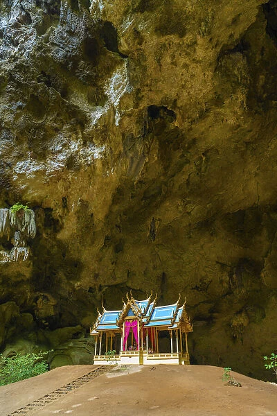 Thailand, Prachuap Kiri Khan, Khao Sam Roi Yot National Park, Tham Phraya Nakhon cave