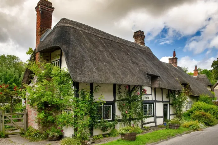 Framed Print : Thatch Cottage, Wherwell, Hampshire, England Framed Print : Thatch Cottage, Wherwell, Hampshire, England
