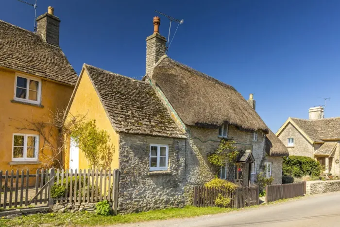 Framed Print : Thatched cottage, Badminton, Gloucester, England Framed Print : Thatched cottage, Badminton, Gloucester, England
