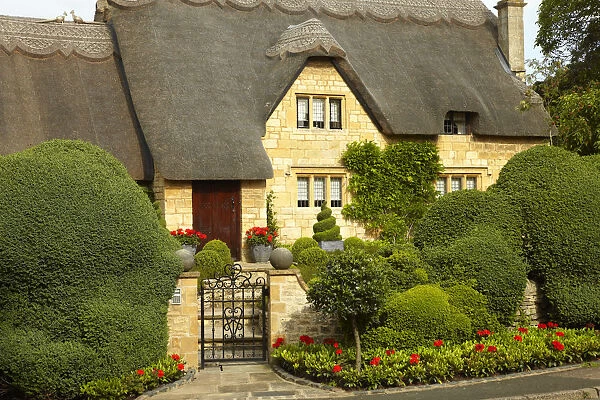 Thatched Cottage & Garden, Chipping Campden, Cotswolds, Gloucestershire, England