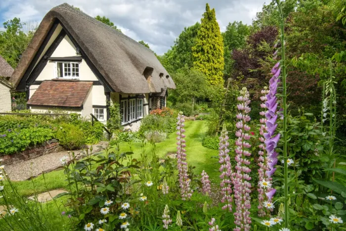Framed Print : Thatched Cottage & Garden, Eastnor, Herefordshire, England Framed Print : Thatched Cottage & Garden, Eastnor, Herefordshire, England