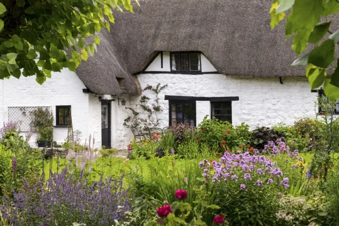 Framed Print : Thatched Cottage & Garden, Wiltshire, England Framed Print : Thatched Cottage & Garden, Wiltshire, England