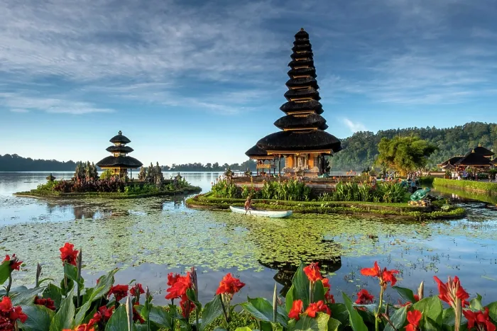 Framed Print : Thatched Meru (pagoda) at Ulun Danu Beratan Temple, Lake Bratan (Lake Beratan), Bali, Indonesia