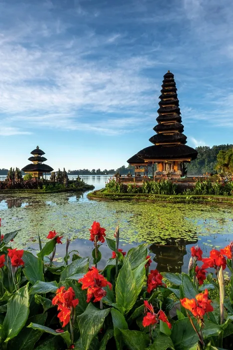 Framed Print : Thatched Meru (pagoda) at Ulun Danu Beratan Temple, Lake Bratan (Lake Beratan), Bali, Indonesia