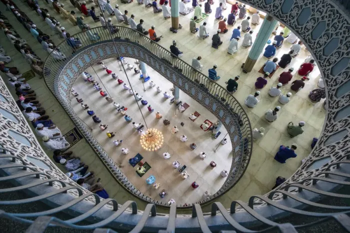 Framed Print : Thousands of people come together to pray over several floors of one of the biggest Framed Print : Thousands of people come together to pray over several floors of one of the biggest