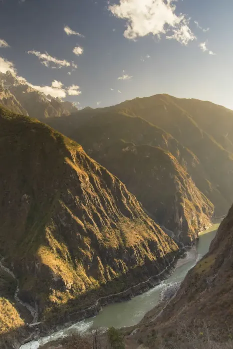 Framed Print : Tiger Leaping Gorge and Jade Dragon Snow Mountain (Yulong Xueshan), Yunnan, China Framed Print : Tiger Leaping Gorge and Jade Dragon Snow Mountain (Yulong Xueshan), Yunnan, China
