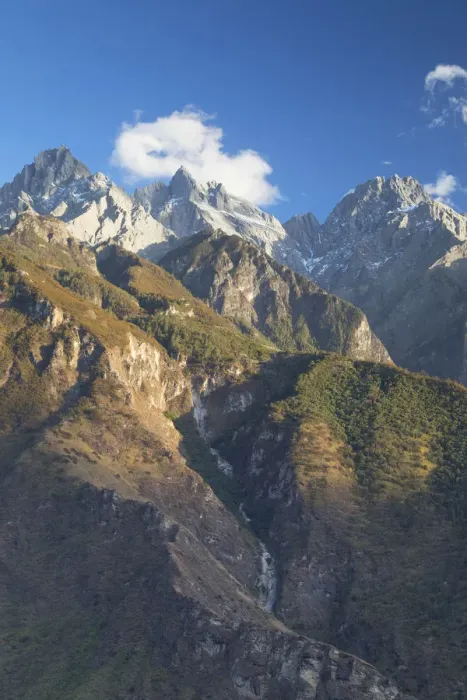 Framed Print : Tiger Leaping Gorge and Jade Dragon Snow Mountain (Yulong Xueshan), Yunnan, China Framed Print : Tiger Leaping Gorge and Jade Dragon Snow Mountain (Yulong Xueshan), Yunnan, China