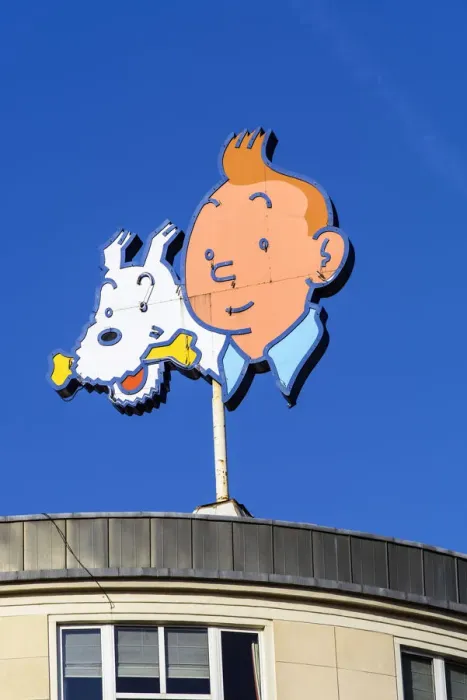 Framed Print : Tintin and Snowy comic characters appearing on the former headquarters of Tintin publisher