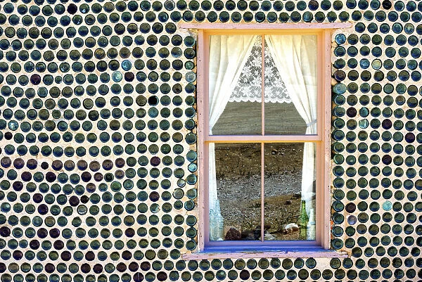 Tom Kellys Bottle House, Rhyolite, California, USA
