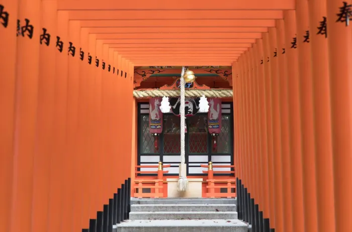 Framed Print : Torii gates at Ichinomiya shrine, Kobe, Kansai, Japan Framed Print : Torii gates at Ichinomiya shrine, Kobe, Kansai, Japan