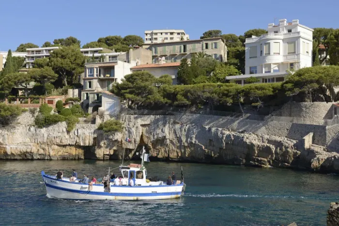 Framed Print : Tour boat of the coast of Cassis, Provence Alpes Cote d Azur, Provence, France Framed Print : Tour boat of the coast of Cassis, Provence Alpes Cote d Azur, Provence, France