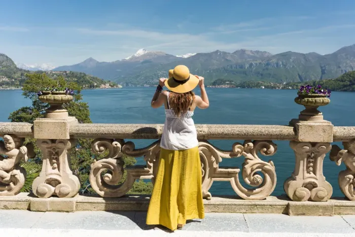 Framed Print : Tourist admiring Como lake view from the balcony of villa del Balbianello on punta Framed Print : Tourist admiring Como lake view from the balcony of villa del Balbianello on punta