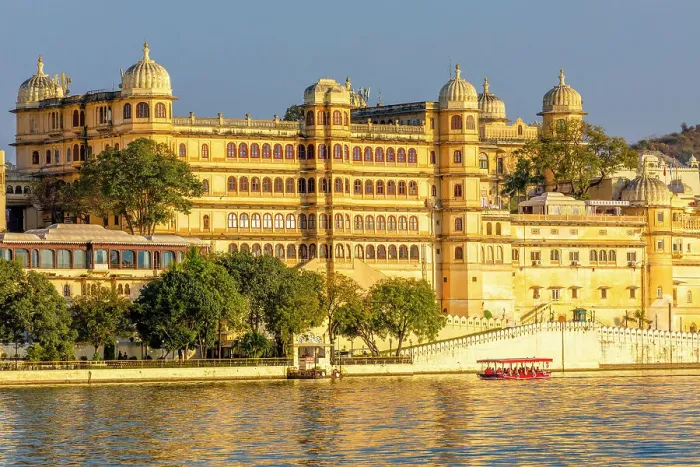 Framed Print : Tourist Boat on Lake Pichola with the City Palace in the background, Udaipur, Rajasthan, India, South Asia