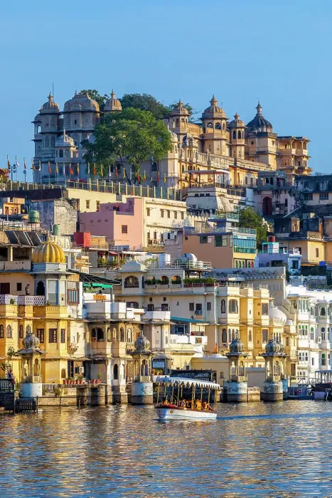 Framed Print : Tourist Boat on Lake Pichola with the City Palace in the background, Udaipur, Rajasthan, India, South Asia