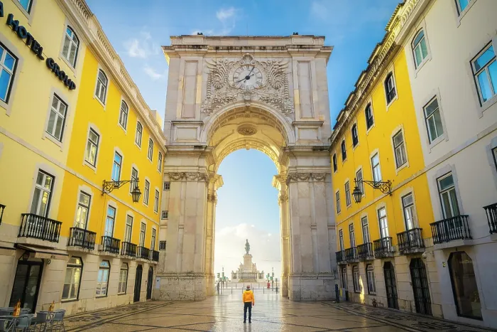 Framed Print : A tourist observes the iconic Arco da Rua Augusta, Baixa, Lisbon, Portugal (MR)