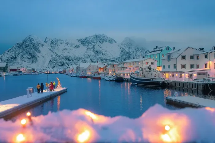 Framed Print : Tourists on a jetty covered with snow admiring the village of Henningsvaer, Lofoten islands, Norway Framed Print : Tourists on a jetty covered with snow admiring the village of Henningsvaer, Lofoten islands, Norway