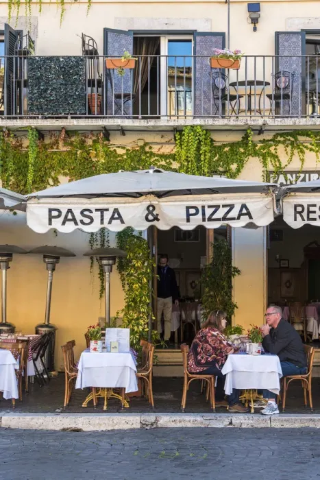 Framed Print : Tourists seated at table outside a pizzeria restaurant in Piazza Navona, Rome, Lazio Framed Print : Tourists seated at table outside a pizzeria restaurant in Piazza Navona, Rome, Lazio