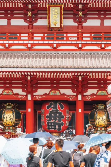 Framed Print : Tourists in front of Sensoji Temple in summer, Japan, Tokyo, Taito, Tokyo Framed Print : Tourists in front of Sensoji Temple in summer, Japan, Tokyo, Taito, Tokyo